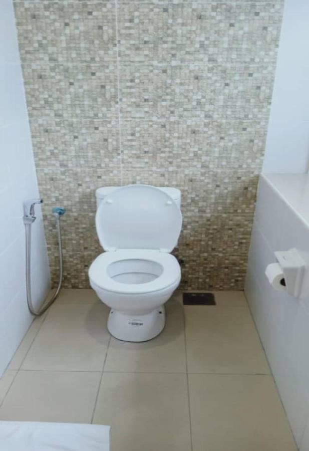 1Acs Residence Kuching Esterno foto