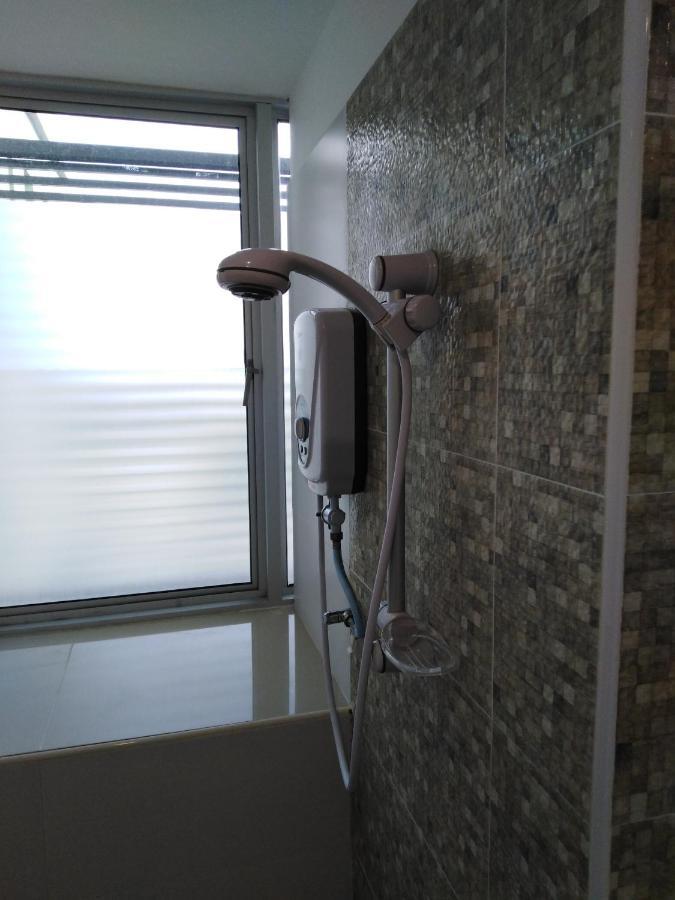 1Acs Residence Kuching Esterno foto